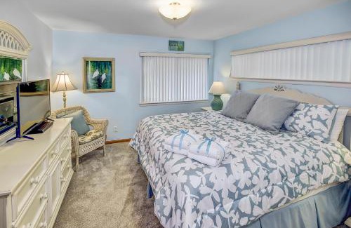 Bel Air House | GULF FRONT 3BD/2BA Home with private beach access!