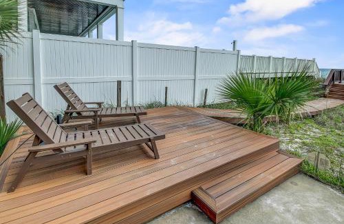 Bel Air House | GULF FRONT 3BD/2BA Home with private beach access!