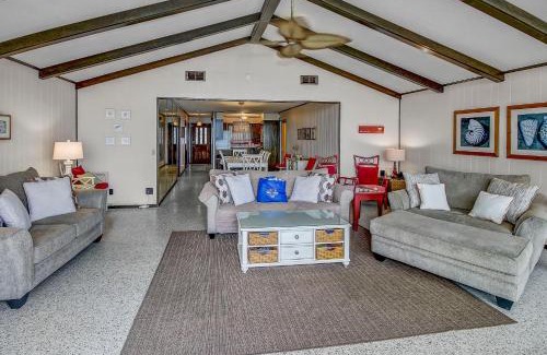 Bel Air House | GULF FRONT 3BD/2BA Home with private beach access!