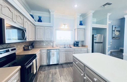 Laguna Beach Estates House | Gulf Front Getaway-Sleeps 12-On the Beach-Experienced, Heartfelt Host