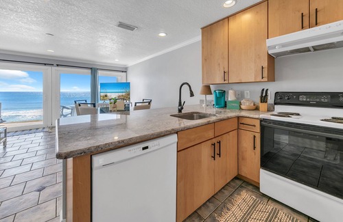 Santa Rosa Beach Condo | Gulf Front In Blue Mountain! Spectacular Views! Restaurants and Beach Bars!