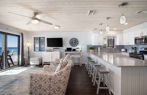 Crystal Beach Condo | Gulf Front Last minute opportunity - 9/13 - 9/20 - private beach free beach srv