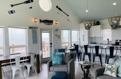 Gilchrist House | Gulf Front Luxury Beach House w/Mini Golf, Hot Tub, Firepit + Family Friendly