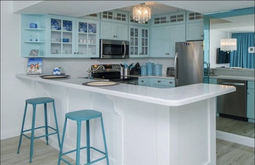 Destin Condo | Gulf Front Private Balcony! 3 Pools~ New Gym~Tennis~Pickleball ball~Tiki Hut!