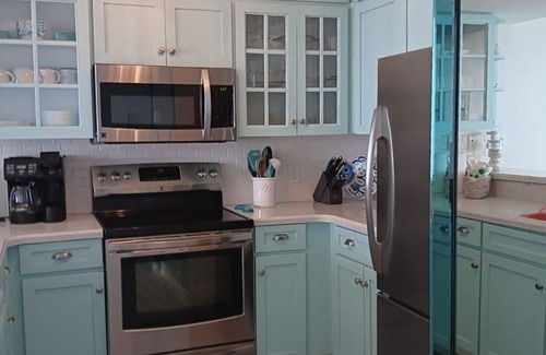 Destin Condo | Gulf Front Private Balcony! 3 Pools~ New Gym~Tennis~Pickleball ball~Tiki Hut!