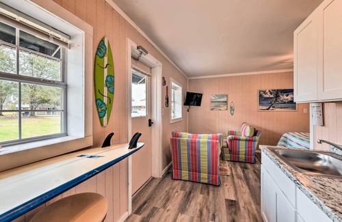 Oak Apartment | Gulf Shores Escape w/Grill, 4 Mi to Beach!