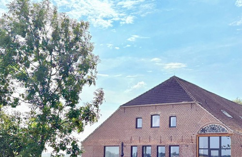 Altfunnixsiel Apartment | Gulfhof Funnixerhörn een - Stylish vacation farm with garden and wide landscape