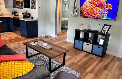 Gulfport Cottage | Gulfport Art District! One block from the beach!
