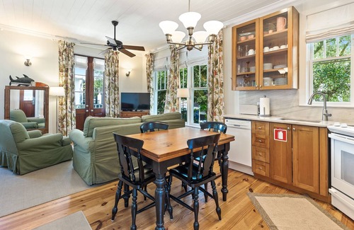 West Panama City Beach House | Gulfside Rosemary "Freedom Carriage House" |Studio |Sleeps 4 | 2 Bikes