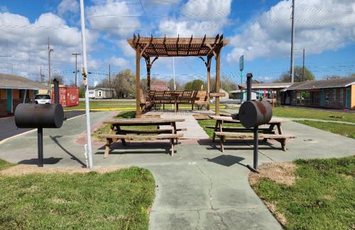 Central City Hotel | Gulfway Motel By OYO Near Airport I 37