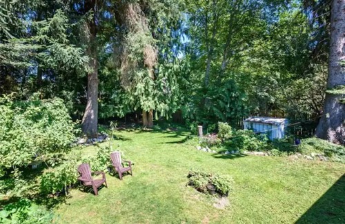 Comox House | Gull BnB - Lower Suite w/Fireplace