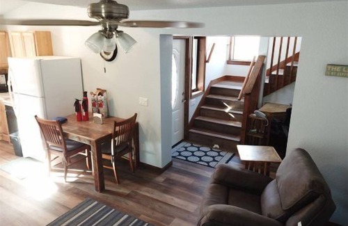 June Lake House | Gull Lake Baby House- 5 minutes walking distance to Gull Lake Marina and Park, newly remodeled