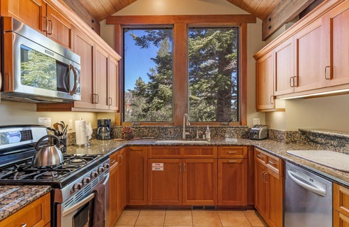 June Lake House | Gull Lake Craftsman, a custom home that sleeps 10.