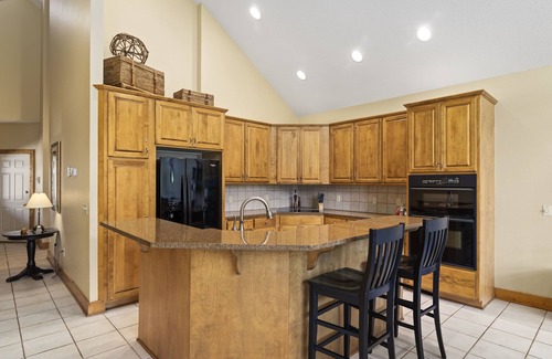 Nisswa House | Gull Lake Interlachen Townhouse with Scenic Creek Views