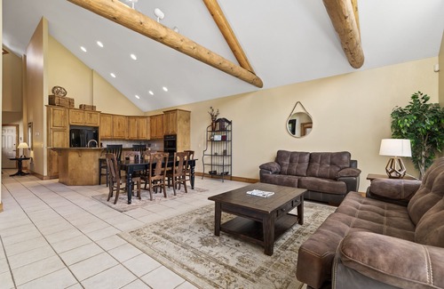 Nisswa House | Gull Lake Interlachen Townhouse with Scenic Creek Views