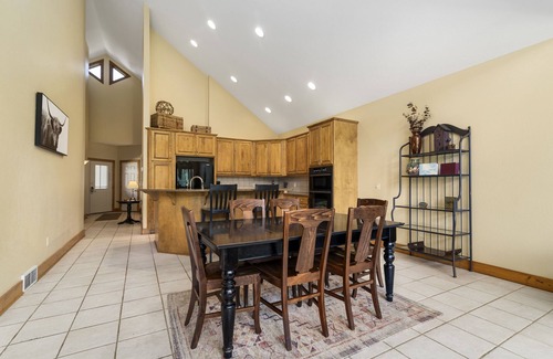 Nisswa House | Gull Lake Interlachen Townhouse with Scenic Creek Views