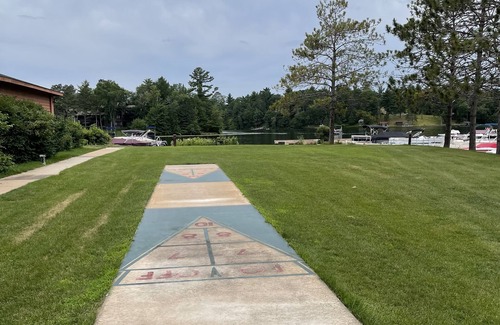 Lake Shore Condo | Gull Lake, Lakeshore Rental!