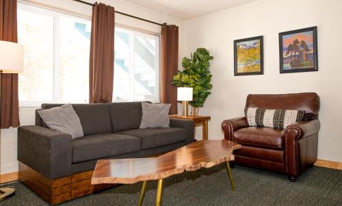 June Lake Hotel | Gull Lake Lodge
