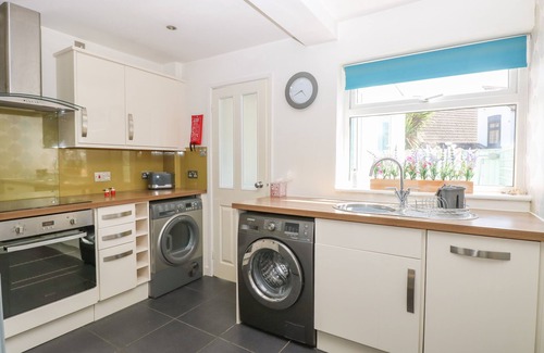 Lowestoft Cottage | GULL'S NEST, pet friendly, country holiday cottage in Pakefield