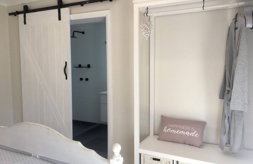 Hovea Bed & Breakfast | GUMLEAF MANOR - Luxury Farmstay Apartment