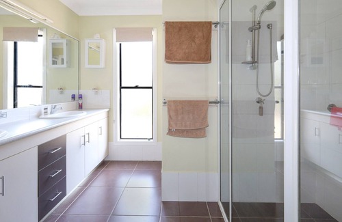 Shire of Sarina House | Gumnut Getaway - Family acreage
