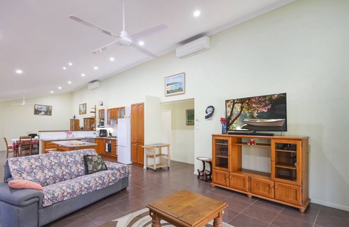 Shire of Sarina House | Gumnut Getaway - Family acreage