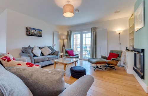 Aldeburgh House | Gun Lodge - Three Bedroom House, Sleeps 6
