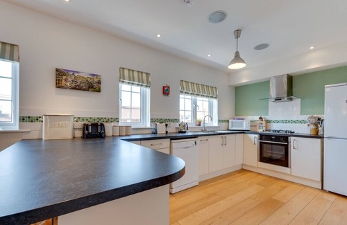 Aldeburgh House | Gun Lodge - Three Bedroom House, Sleeps 6