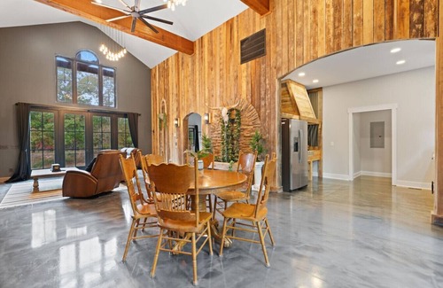 Dickson County House | Gun Valley Ranch - Hot Tub
