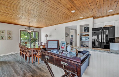 North Shore House | Gunner's Lookout- Standout property in Bernard's Landing- all the amenites but you will not want to leave the townhome!