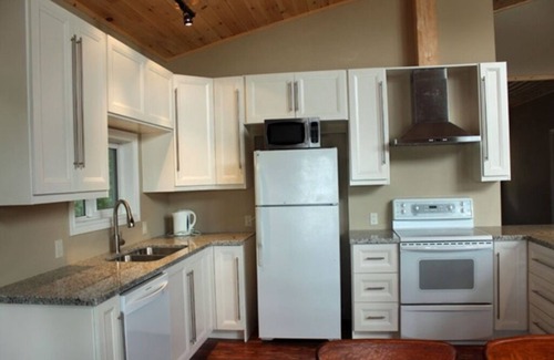 Tudor and Cashel Cottage | Gunter Retreat - Four Bedroom Cottage, Sleeps 10