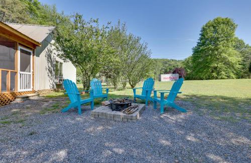 Groveoak Apartment | Guntersville Lake Home with Deck and Covered Boat Slip