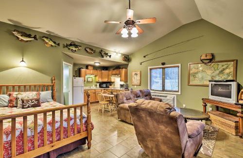 Groveoak Apartment | Guntersville Lake Home with Deck and Covered Boat Slip