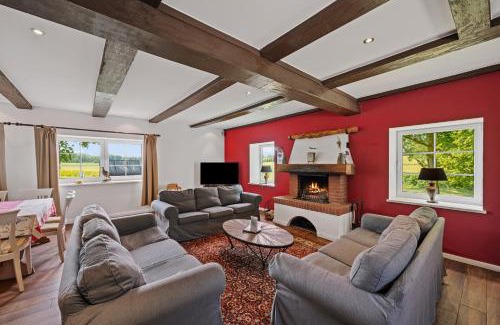 Kletkamp House | GUT KLETKAMP "Altes Backhaus" - Freistehendes Landhaus mit 7 Schlafzimmern I Kamin I Garten & Terrasse I 15 Min zur Ostsee I Parkplätze I Hundefreundlich I Bar I WLAN