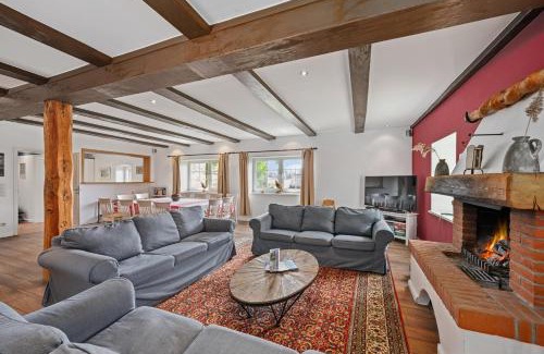 Kletkamp House | GUT KLETKAMP "Altes Backhaus" - Freistehendes Landhaus mit 7 Schlafzimmern I Kamin I Garten & Terrasse I 15 Min zur Ostsee I Parkplätze I Hundefreundlich I Bar I WLAN