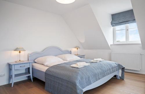 Kletkamp Apartment | GUT KLETKAMP "Mühlenhof 5" - Ruhige Ferienwohnung mit 3 Schlafzimmern I Terrasse mit See- & Naturblick I Gemeinschaftsgarten I 15 Min zur Ostsee I Küche I Parkplatz I Waschmaschine I WLAN