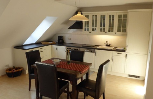 Gingst Apartment | Gut Rattelvitz Galerie E, hochwertig, Sauna, Kamin, eTankstelle, Spielscheune, 15.000qm Park Land