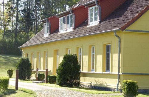 Gingst Apartment | Gut Rattelvitz Parterre A, hochwertig, Sauna, Kamin, eTankstelle, Spielscheune, 15.000qm Parkland