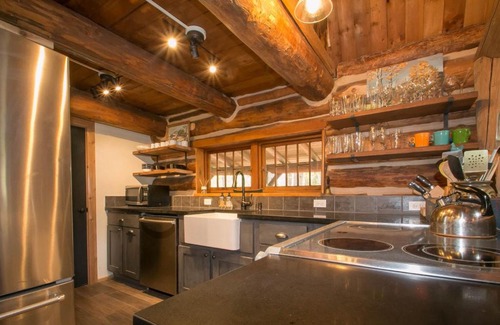 Ardenvoir House | Guten Cabin