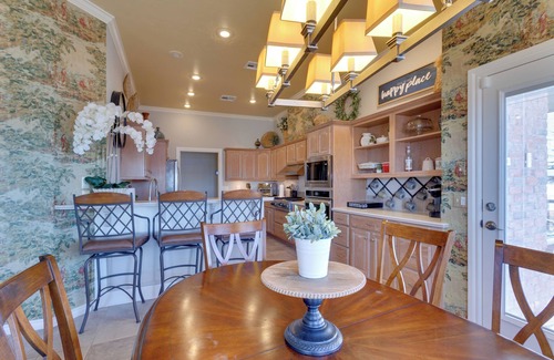 Guthrie House | Guthrie Lake House w/Dock + Waterfront Views!