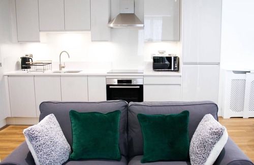 Newham Apartment | Guthrum Place 3 Bedrooms Luxury Apts Royal Wharf Dockland Gallions Reach DLR Stn