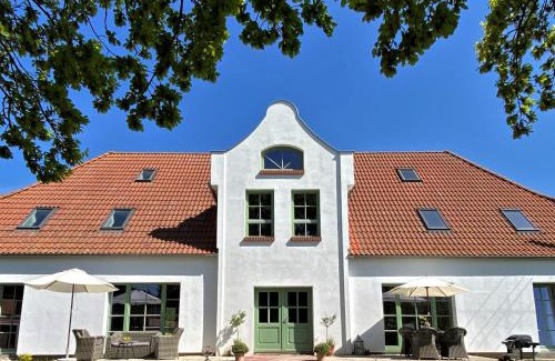 Kenz-Kustrow House | Gutshaus Kranichflug