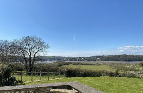 Llanybri Cottage | Gwalia, Llansteffan - Three Bedroom Cottage, Sleeps 6