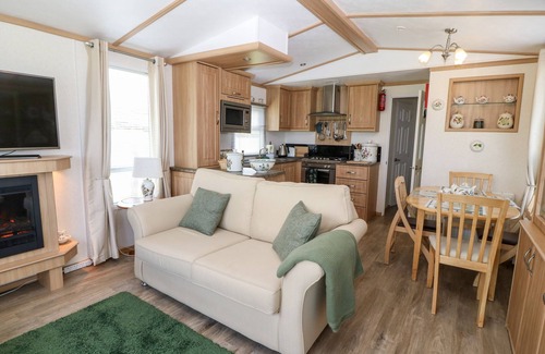 Llanllyfni Cottage | GWEL Y MÔR, family friendly, with a garden in Caernarfon