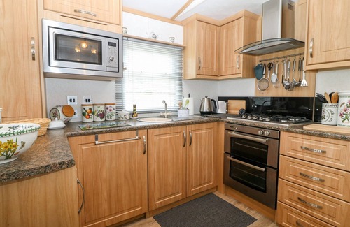 Llanllyfni Cottage | GWEL Y MÔR, family friendly, with a garden in Caernarfon