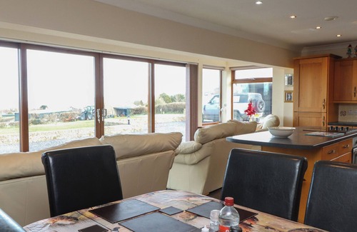 Pentraeth House | GWEL Y WAWR, pet friendly, with a garden in Pentraeth