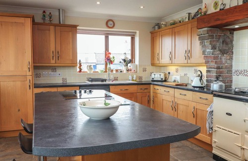 Pentraeth House | GWEL Y WAWR, pet friendly, with a garden in Pentraeth