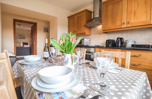 Golden Grove House | GWENNOL COTTAGE, pet friendly, character holiday cottage in Llandeilo