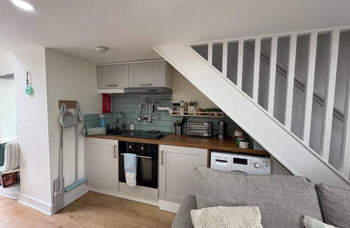 Brynsiencyn Cottage | Gwens House - Traditional Cottage With Hot Tub