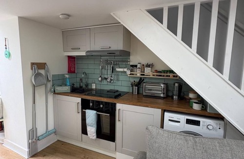 Brynsiencyn Cottage | Gwens House - Traditional Cottage With Hot Tub
